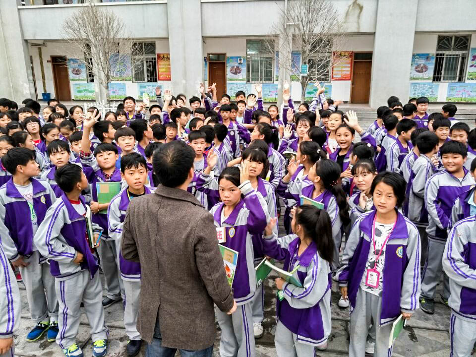 七年级举行校歌合唱比赛活动