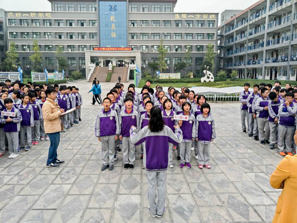 七年级举行校歌合唱比赛活动