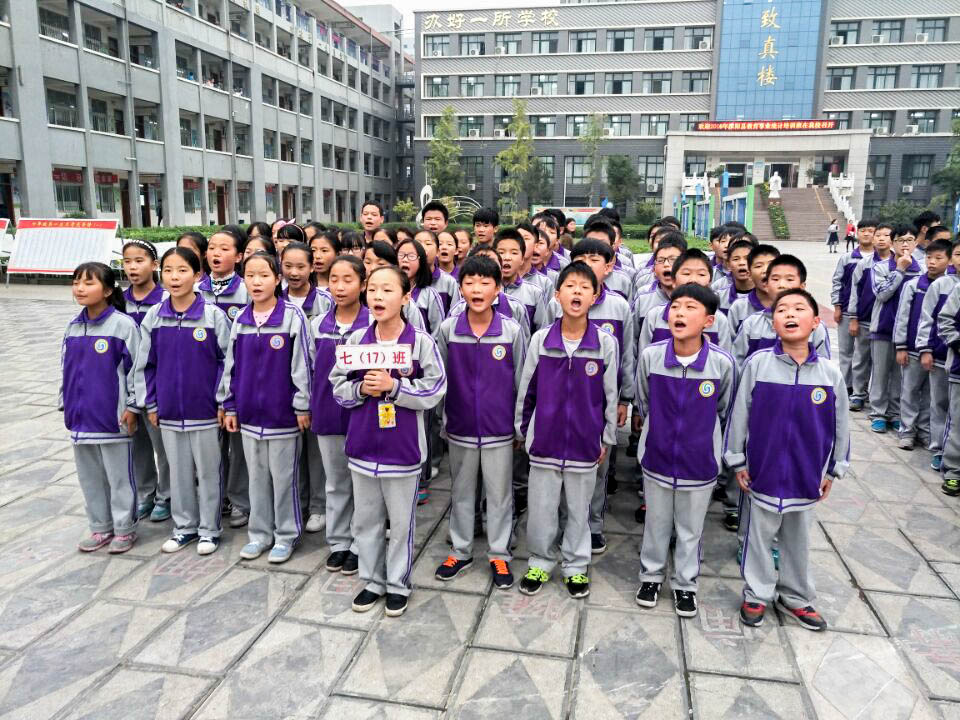 七年级举行校歌合唱比赛活动