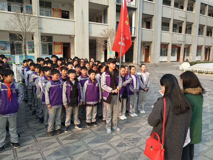 七年级举行班级歌唱比赛