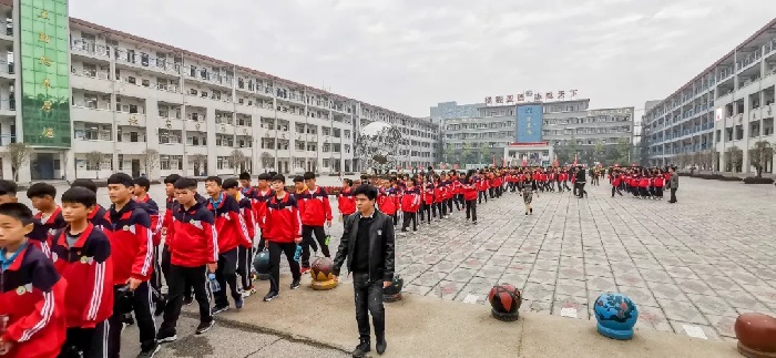 “拥抱自然、收获幸福”——羲城中学雪桃丰收采摘研学活动圆满结束