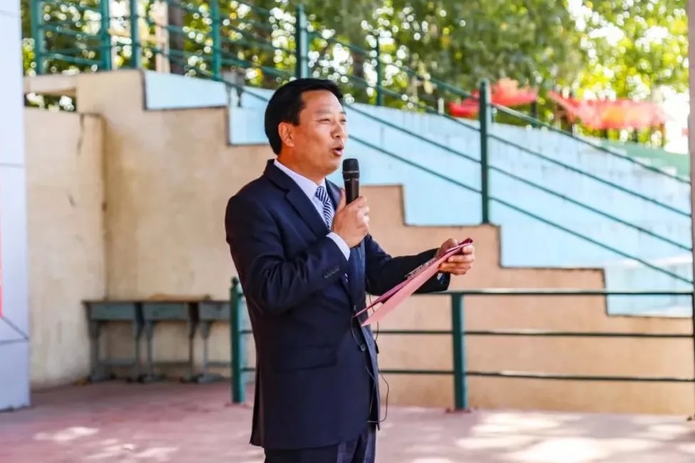 淮阳羲城中学隆重召开期中表优大会