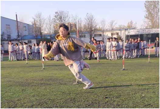 羲城中学国际部举行绕桩跑活动