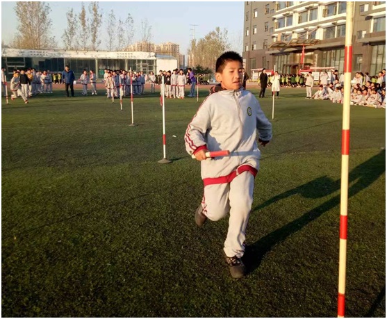 羲城中学国际部举行绕桩跑活动