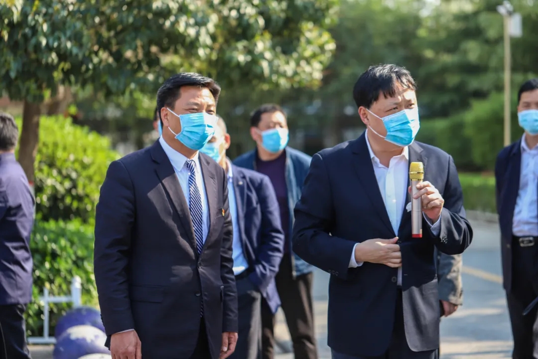 淮阳区委副书记、政法委书记胡东河带领区创卫督导组莅临羲城中学督导创卫工作