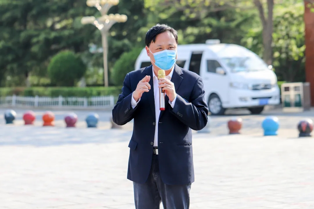 淮阳区委副书记、政法委书记胡东河带领区创卫督导组莅临羲城中学督导创卫工作