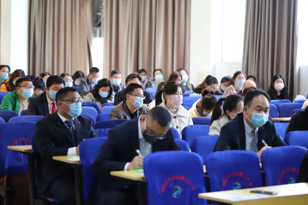 淮阳羲城中学召开九年级教师返校工作推进会