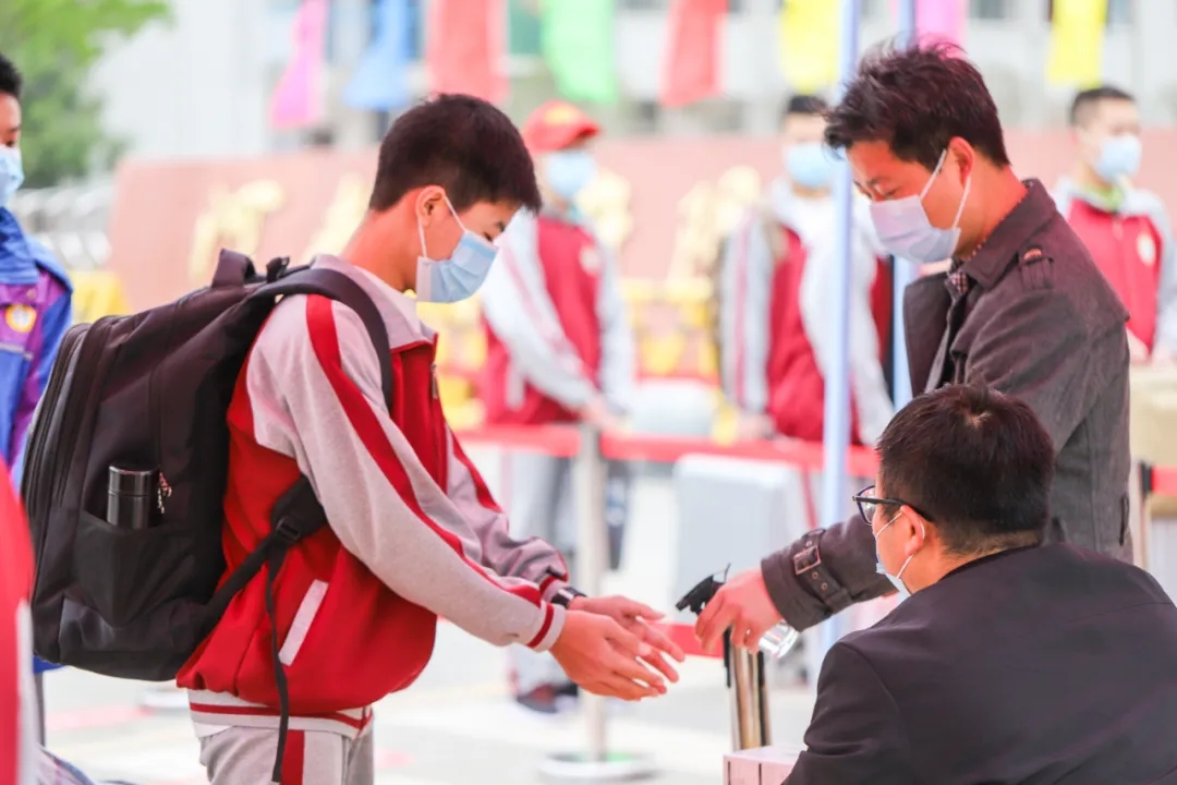 羲城中学初三学子如期返校复学