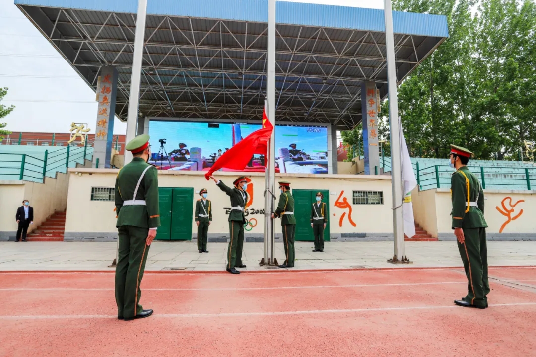 淮阳羲城中学举行“开学第一课”之升旗仪式