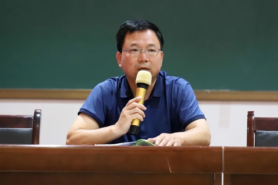 淮阳羲城中学举行班主任分享会