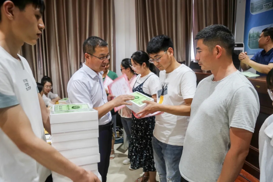 不负韶华 砥砺前行——羲城中学举行期中考试表优暨教育大会