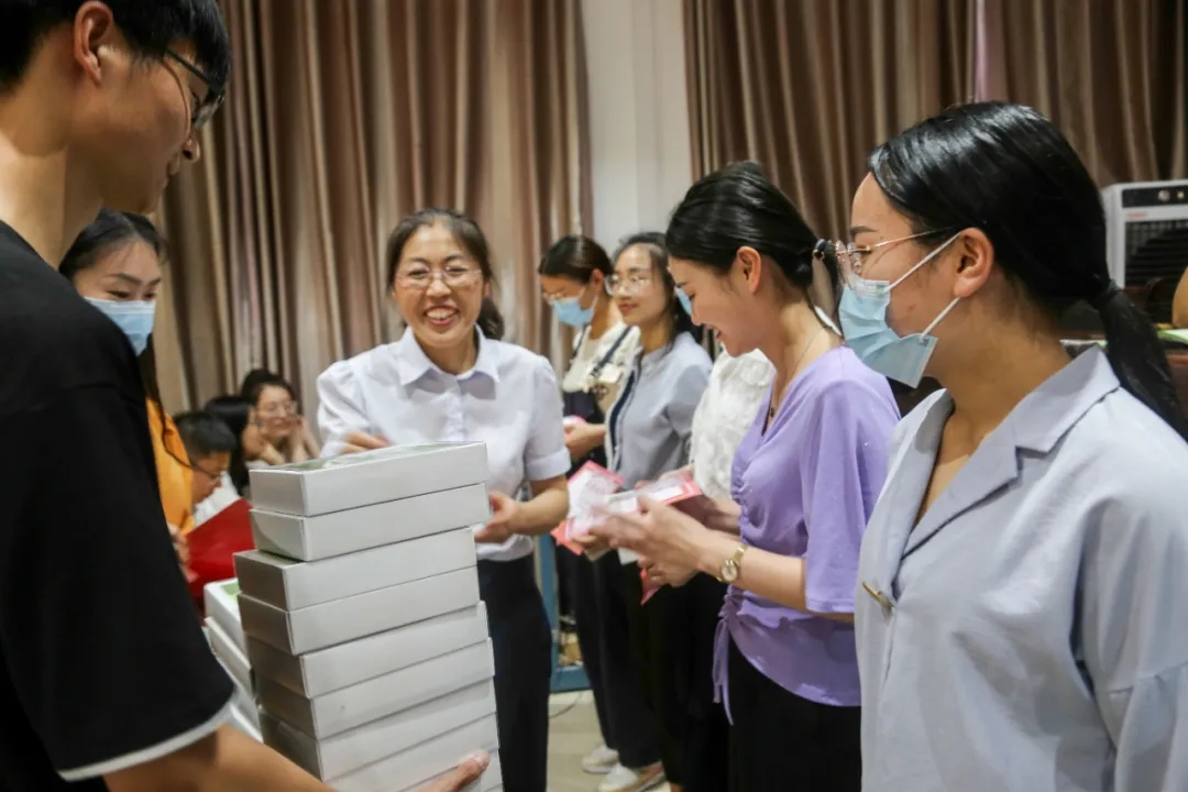 不负韶华 砥砺前行——羲城中学举行期中考试表优暨教育大会