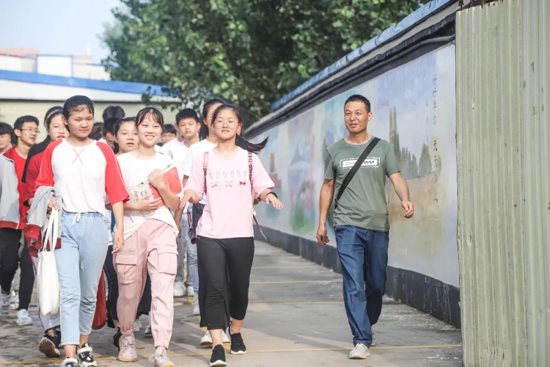 青春不散场，逐梦再起航