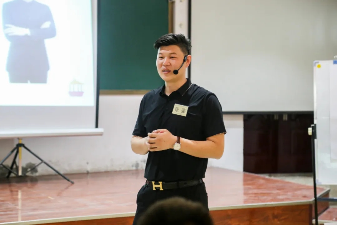 淮阳羲城中学举行《沟通的艺术与科学》班主任培训会