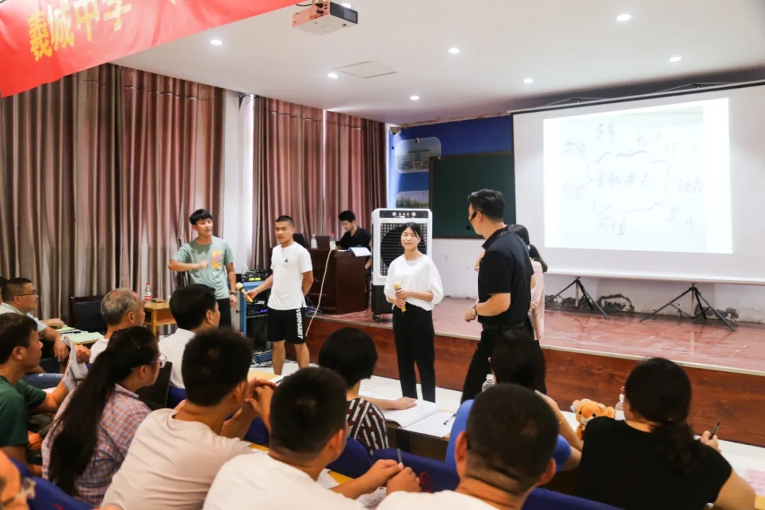 淮阳羲城中学举行《沟通的艺术与科学》班主任培训会