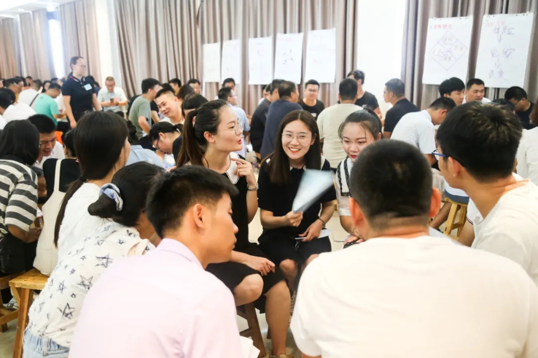 淮阳羲城中学举行《沟通的艺术与科学》班主任培训会