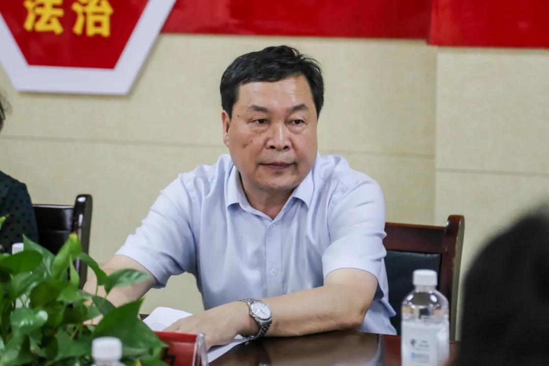 周口师范学院陆相欣、陈喜玲副校长一行莅临羲城中学慰问实习教师