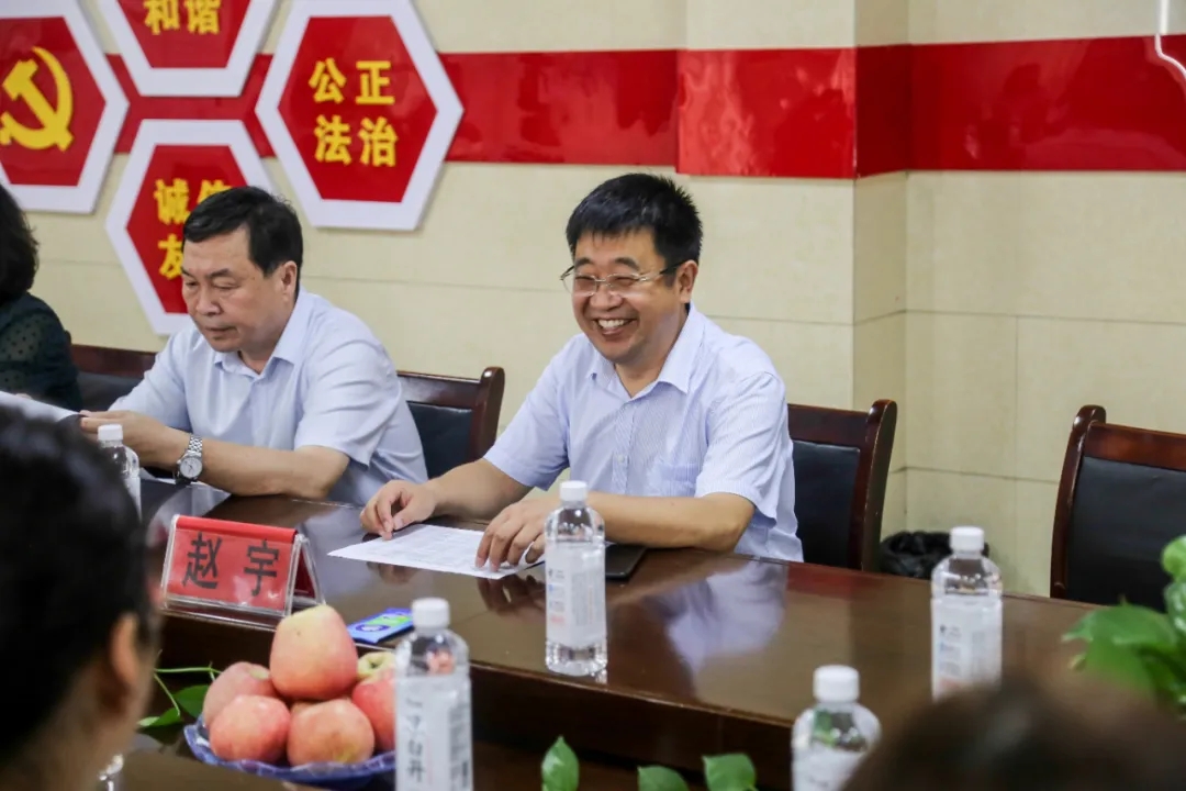 周口师范学院陆相欣、陈喜玲副校长一行莅临羲城中学慰问实习教师