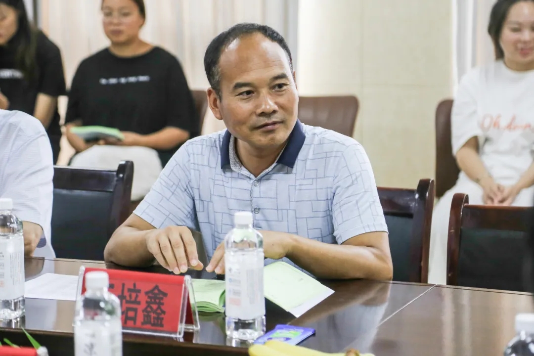 周口师范学院陆相欣、陈喜玲副校长一行莅临羲城中学慰问实习教师