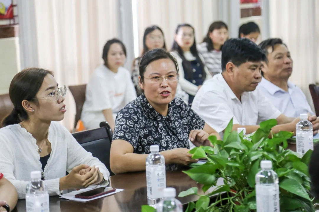 周口师范学院陆相欣、陈喜玲副校长一行莅临羲城中学慰问实习教师