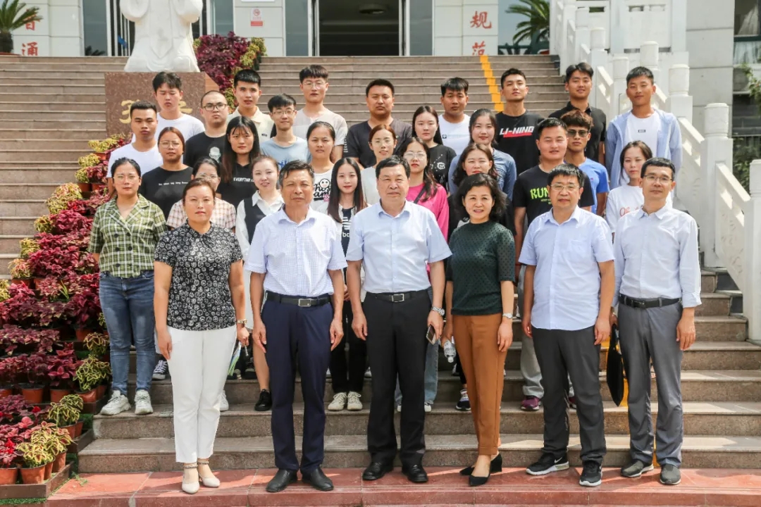周口师范学院陆相欣、陈喜玲副校长一行莅临羲城中学慰问实习教师