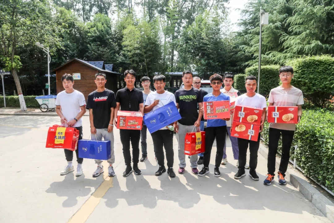 周口师范学院陆相欣、陈喜玲副校长一行莅临羲城中学慰问实习教师