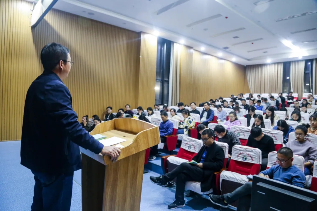 淮阳区羲城中学三届四次教职工代表大会胜利召开