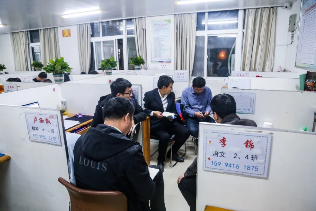 淮阳区羲城中学三届四次教职工代表大会胜利召开