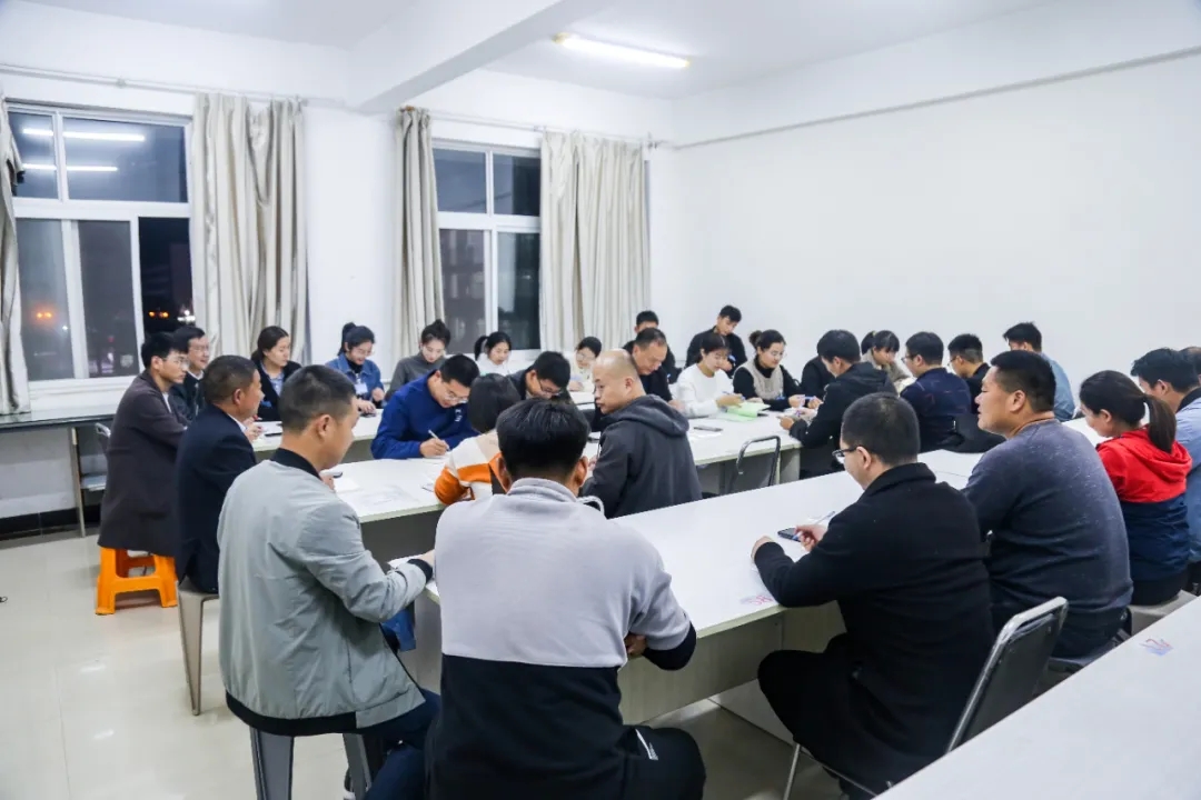 淮阳区羲城中学三届四次教职工代表大会胜利召开
