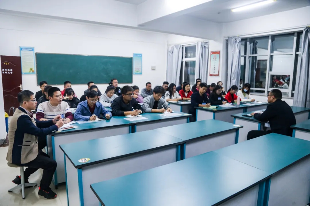 淮阳区羲城中学三届四次教职工代表大会胜利召开
